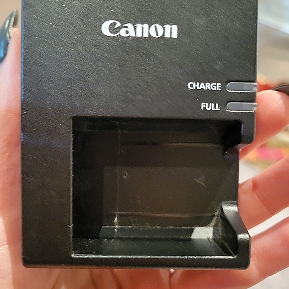 Rebel T3 EOS camera (plus extra lens) - Picture 4 of 16